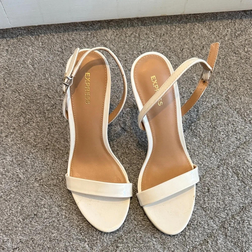 Express Women's Elegant white/‎ Cream Heels size 9